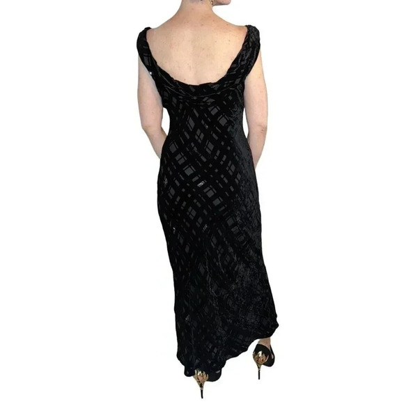 Valerie Stevens Black Velvet Beaded Lux Evening Gown - Picture 14 of 16